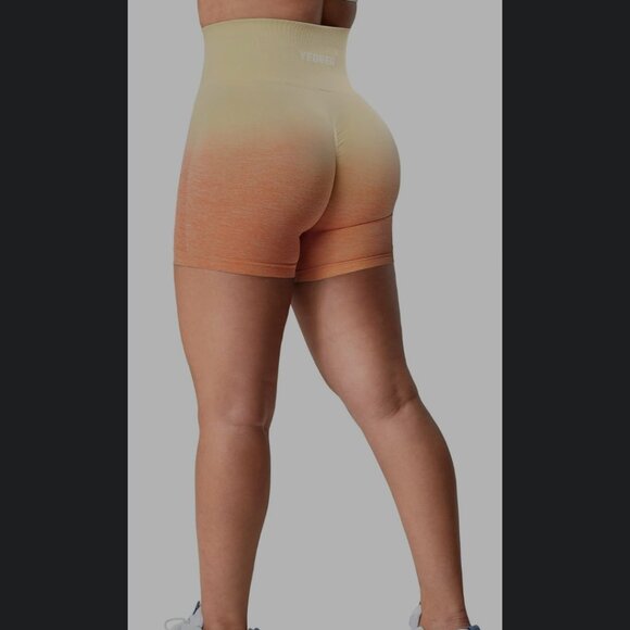 💥3/$30💥 Yeoreo Scrunch butt lifting yoga workout shorts - Picture 3 of 4